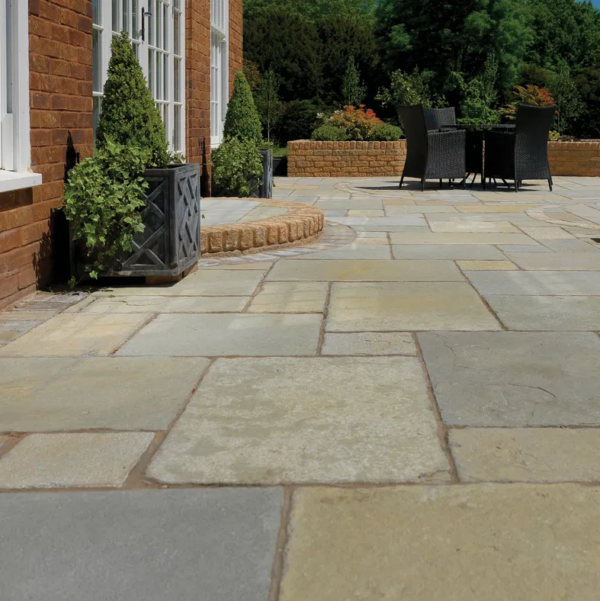 Pavestone-Tudor-Antique-Cathedral