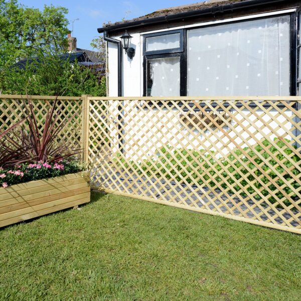 ALDSQ3 Grange Alderley Lattice Trellis 90cm Lifestyle1