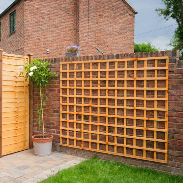 HDT5 Grange Heavy Duty Square Trellis Golden 151cm Lifestyle1